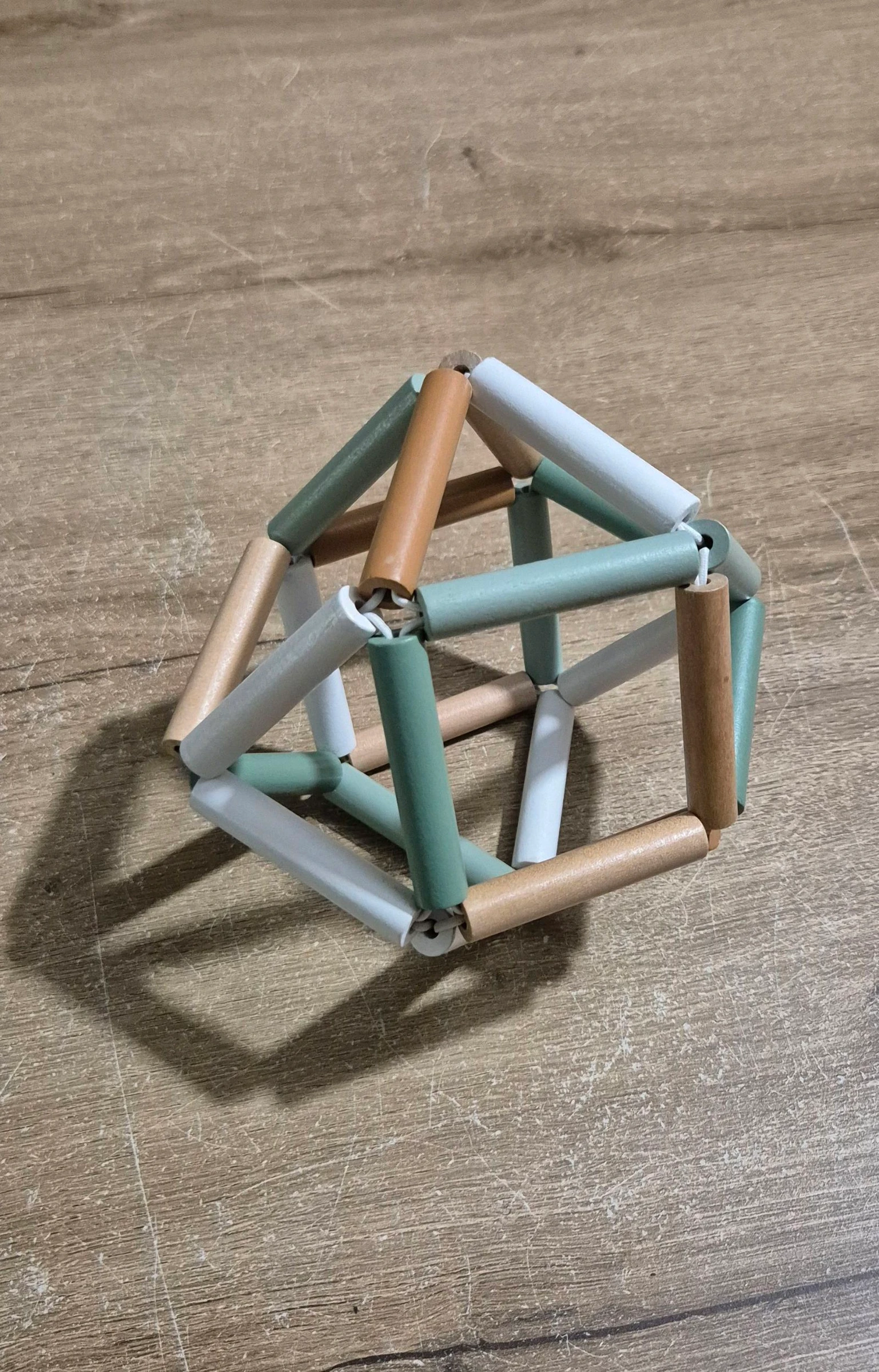 Balle d'éveil flexible en bois 